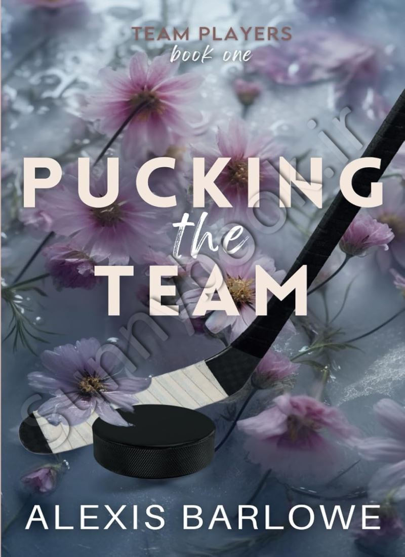 Pucking the Team (Team Players Book 1) Model.Title