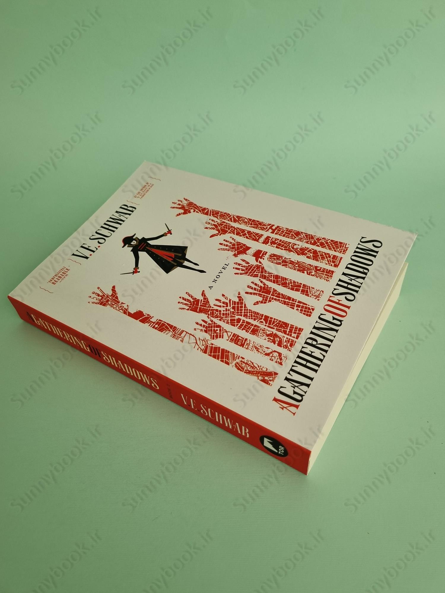 A Gathering of Shadows (Shades of Magic 2) main 1 3