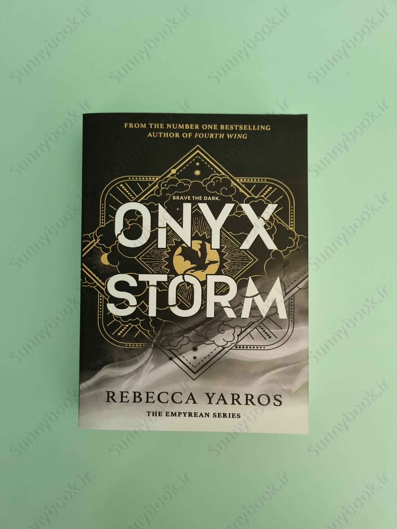 Onyx Storm (The Empyrean , 3) main 1 2