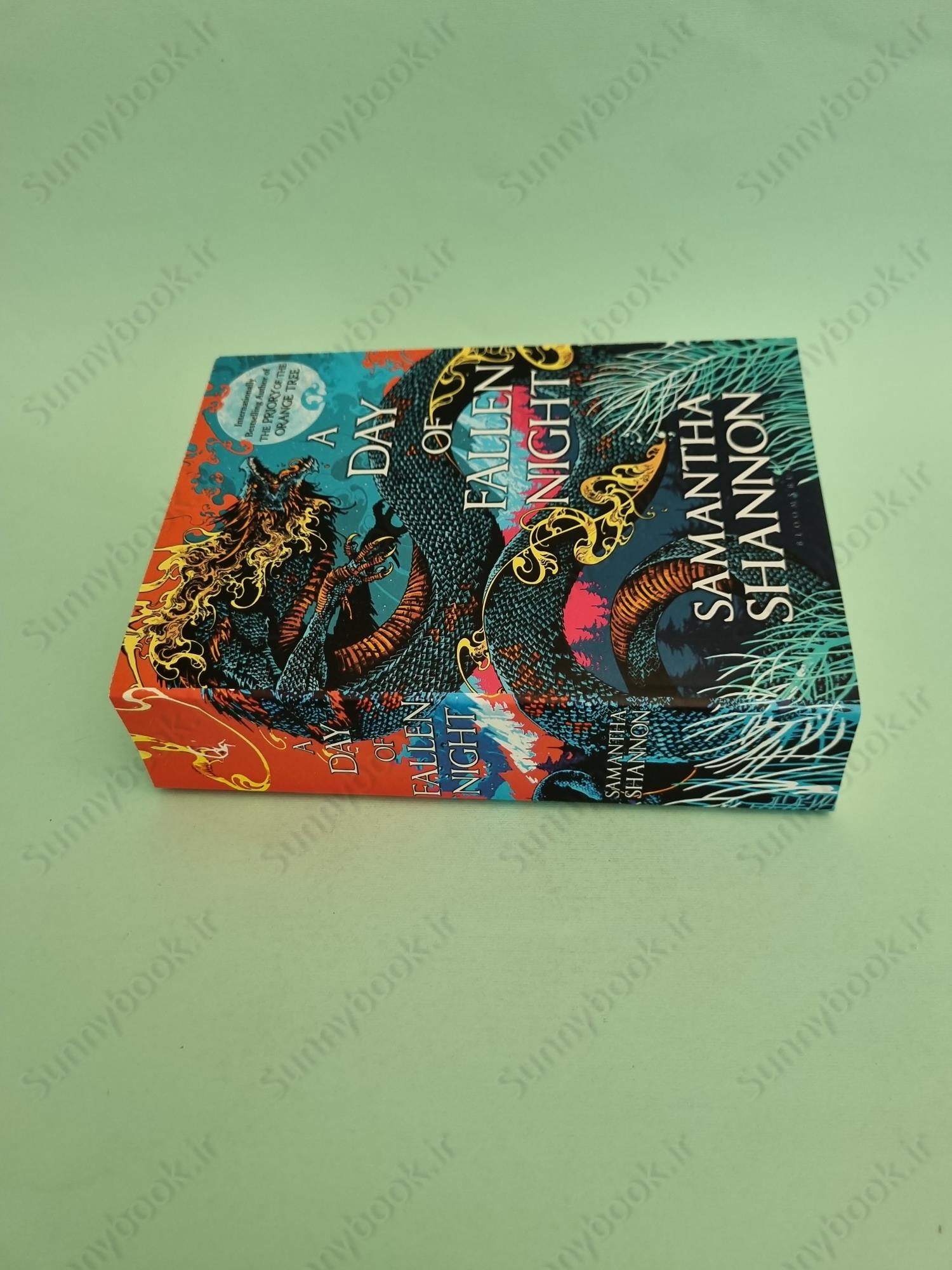 A Day of Fallen Night (The Roots of Chaos 2) main 1 4