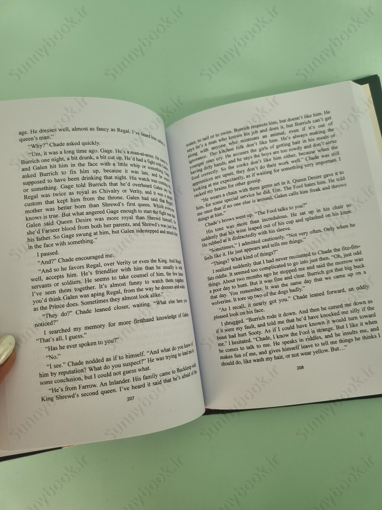 Assassin’s Apprentice The Illustrated Edition (The Farseer Trilogy 1) main 1 7