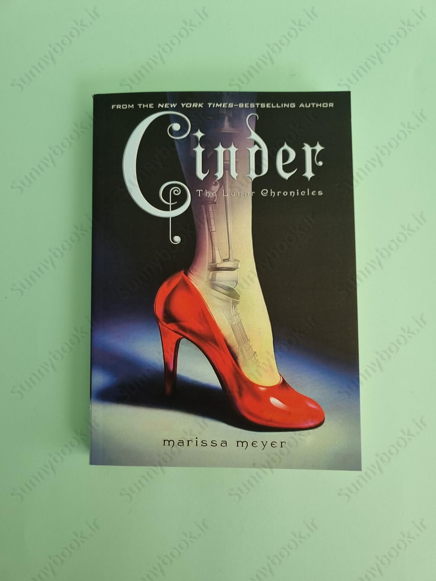 Cinder (The Lunar Chronicles 1) main 1 2