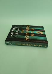 The Assassin's Blade: The Throne of Glass Prequel Novellas (Throne of Glass, 8) The Assassin's Blade: The Throne of Glass Prequel Novellas (Throne of Glass, 8) thumb 2 5