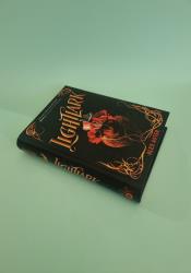 Lightlark (The Lightlark Saga Book 1) thumb 1 3