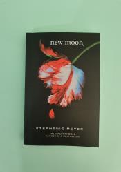 New Moon (The Twilight Saga 2) thumb 1 2