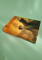 Harry Potter and the Deathly Hallows (Harry Potter 7) Harry Potter and the Deathly Hallows (Harry Potter 7) thumb 2 3